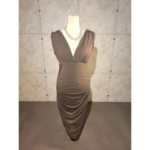 Size L LYANER Chocolate Brown Ruched V-Neck Sleeveless Form-Fitting Midi Dress